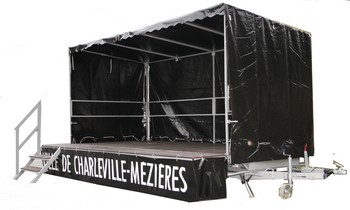 Remorque mini podium MAYOTTE - option marquage jupe 